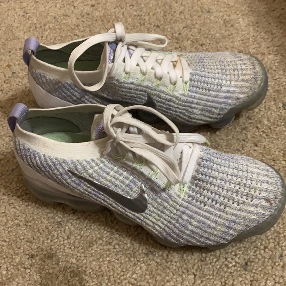 NIKE WOMENS VAPORMAX - Picture 3 of 3